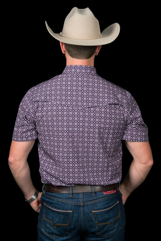 The Emerson Short Sleeve Pearl Snap Shirt in Maroon